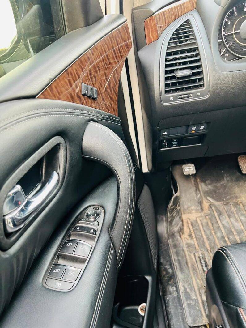 2019 Nissan sl
