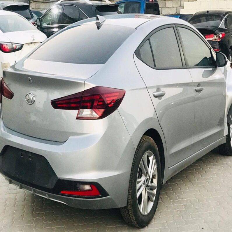 هيونداي إلنترا 2019 فضي – للبيع بسعر مميز