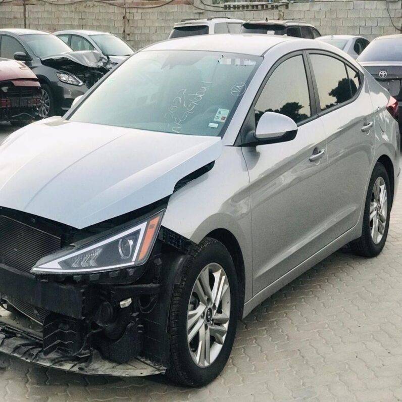 هيونداي إلنترا 2019 فضي – للبيع بسعر مميز